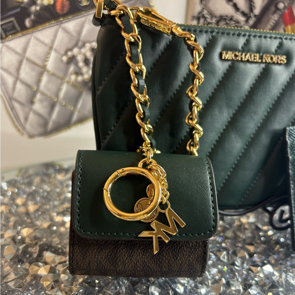 Michael Kors Emerald Green Crossbody with Card holder and AirPod case NWOT - Picture 5 of 12